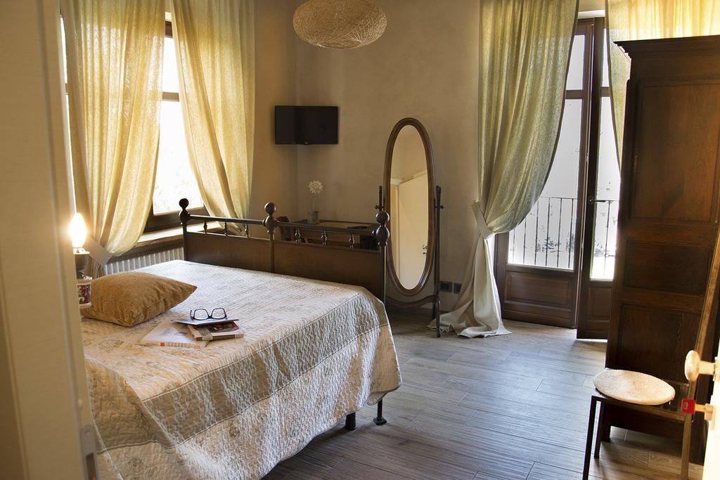 Villa Laura Castellinaldo Стая снимка
