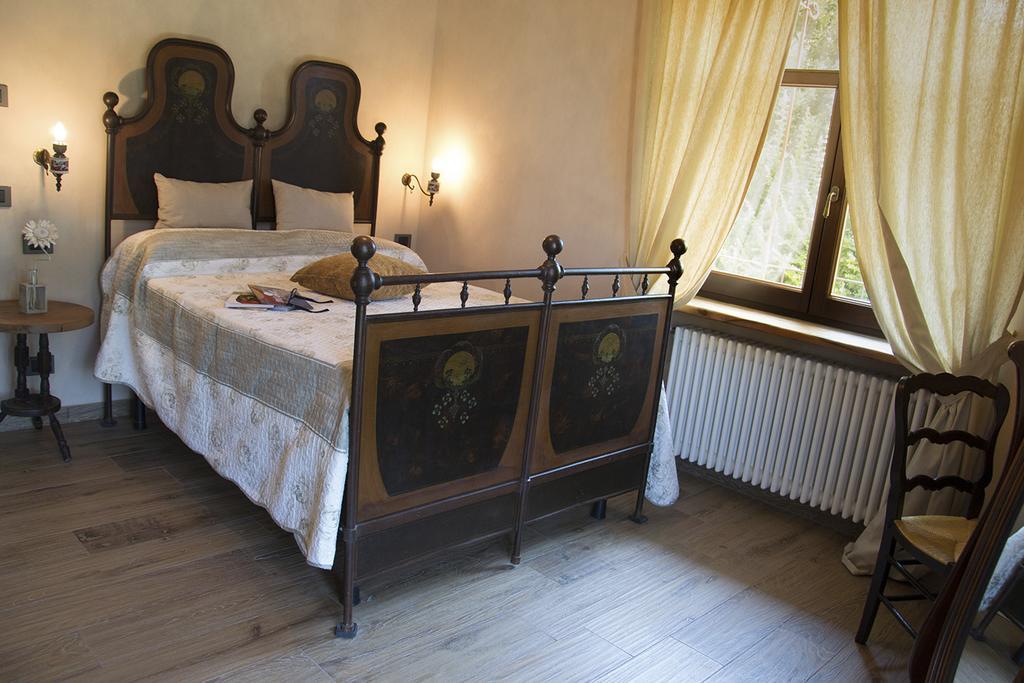 Villa Laura Castellinaldo Стая снимка