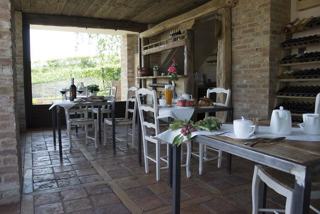 Villa Laura Castellinaldo Екстериор снимка
